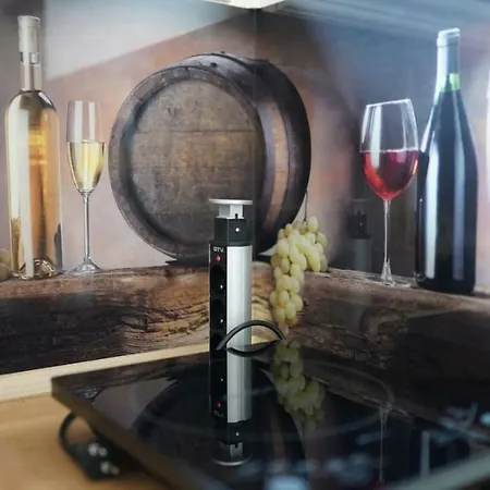 Apartament Wine House アパート ヤボジェ